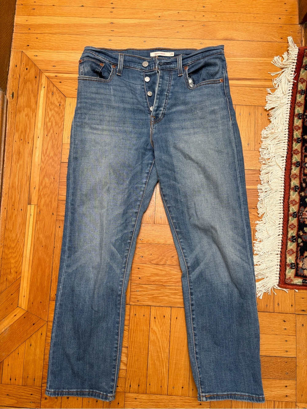 Levi's WEDGIE Straight Leg Jeans in Medium Blue Wash